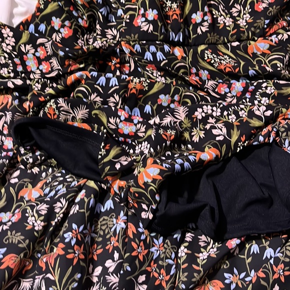 Spring time shorts romper - Picture 2 of 7